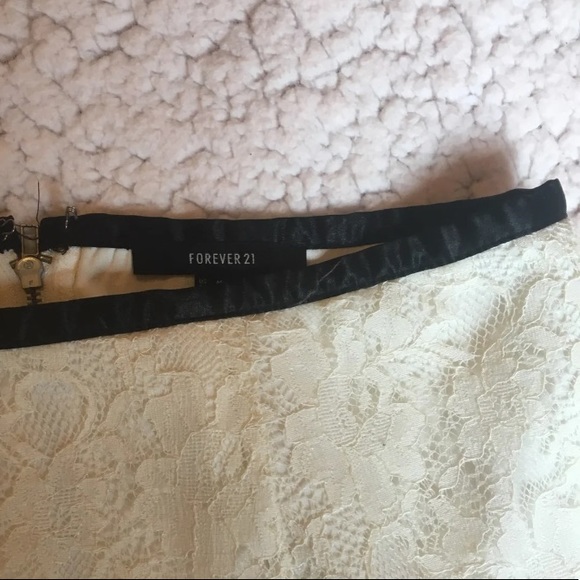 white mini skirt - Picture 2 of 8